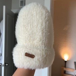 White cashmere beanie